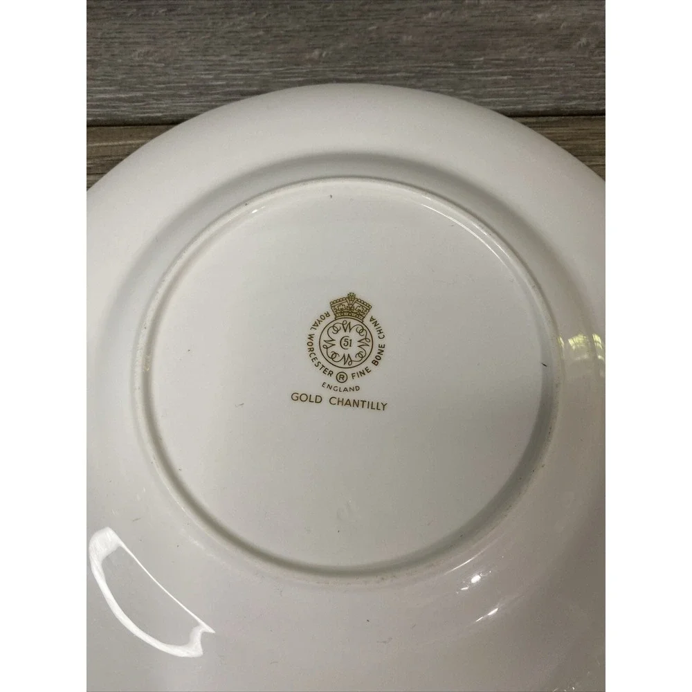 Royal Worcester Gold Chantilly Fine‎ Bone China 8 inch Salad Plate England White